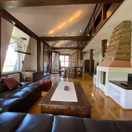 Апартаменты Penthouse With Panoramic Mountain & City View