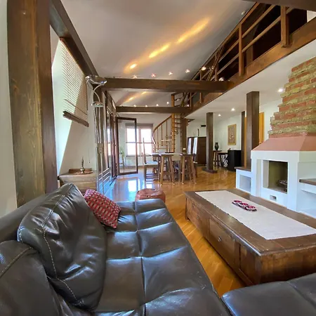 Penthouse With Panoramic Mountain & City View