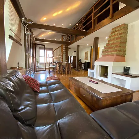 Penthouse With Panoramic Mountain & City View Апартаменты