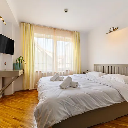 & Penthouse Apartment *