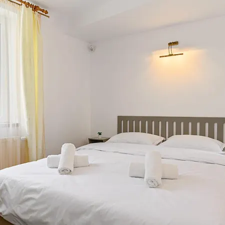 & Penthouse Apartment *