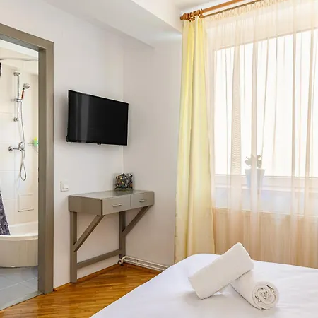 Apartment & Penthouse *