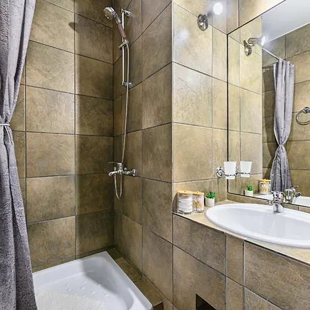 & Penthouse Apartment *