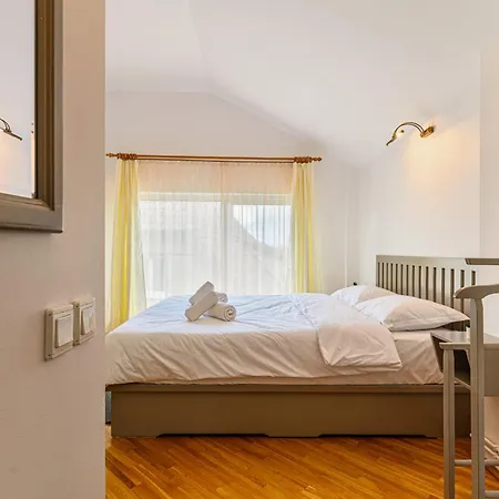 Escape - & Penthouse Apartment
