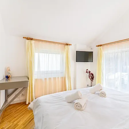 Apartment & Penthouse *