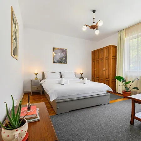 Apartment & Penthouse *