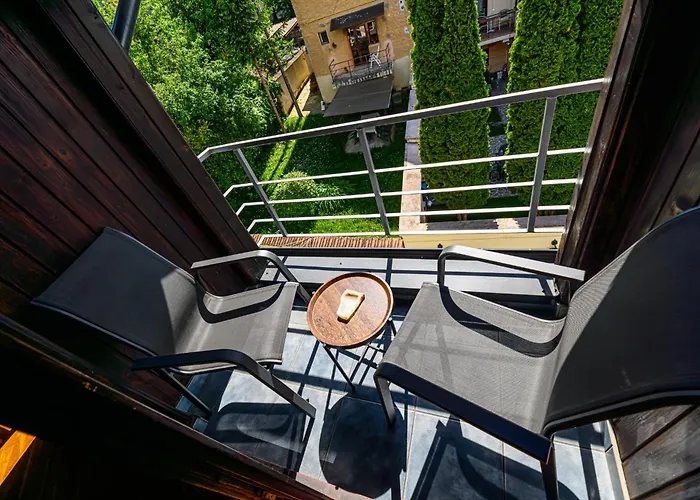 Apartment & Penthouse *