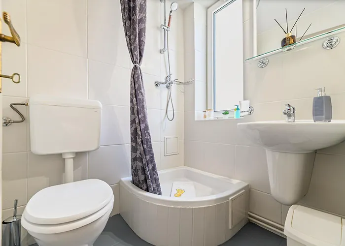 Apartment & Penthouse *