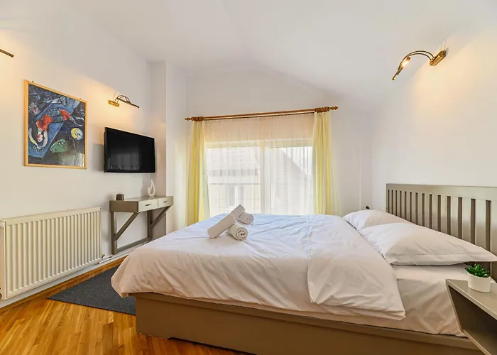 Escape - & Penthouse בראשוב