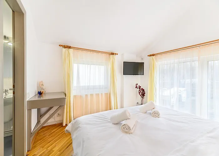 Apartment & Penthouse *